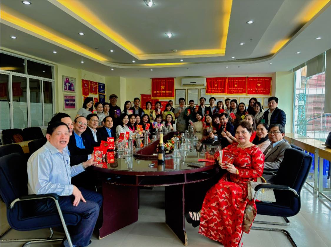 Trường Cao đẳng Bách Khoa Đà Nẵng và trường THCS - THPT Hiển Nhân gặp mặt đầu Xuân 2025