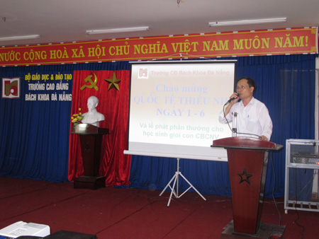mung-ngay-quoc-te-thieu-nhi-16-va-phat-thuong-cho-cac-chau-hoc-sinh-gioi-la-con-cua-cbcnv-IMG_1054