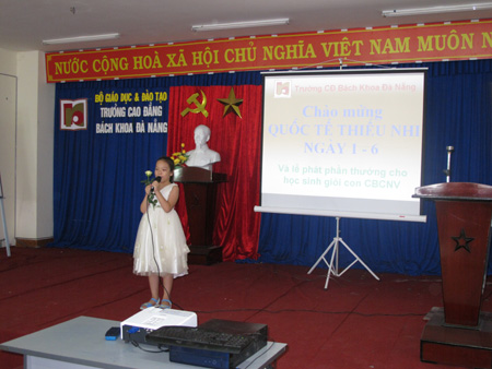 mung-ngay-quoc-te-thieu-nhi-16-va-phat-thuong-cho-cac-chau-hoc-sinh-gioi-la-con-cua-cbcnv-IMG_1067