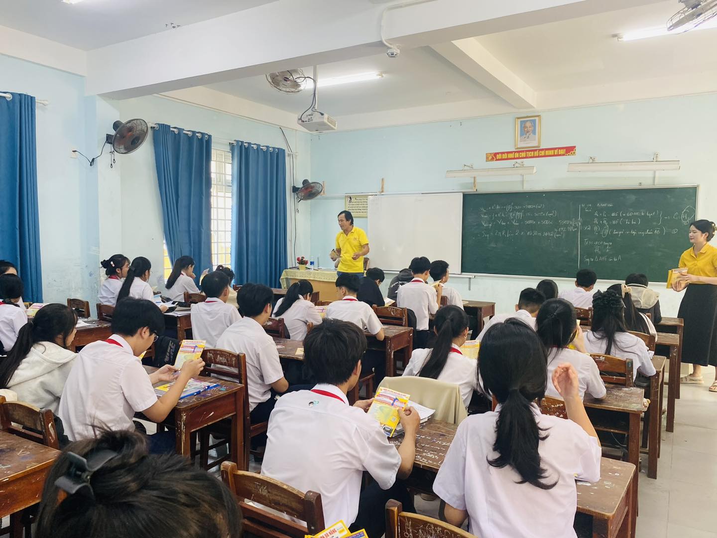 Tư vấn hướng nghiệp tại Trường THCS Huỳnh Bá Chánh cho các đối tượng hệ 9+ năm 2025